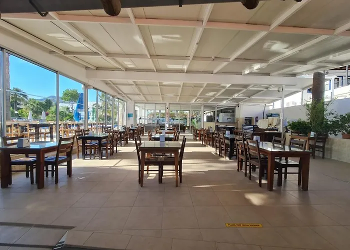 ناجي بيتش فندق