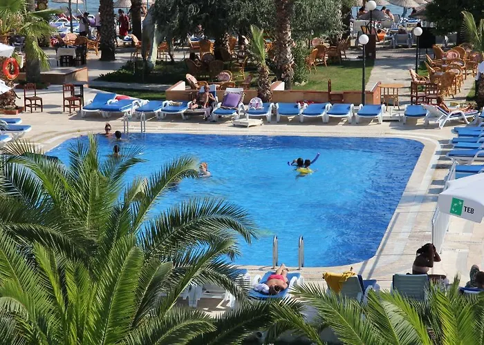 ناجي بيتش 3* غومْبيت