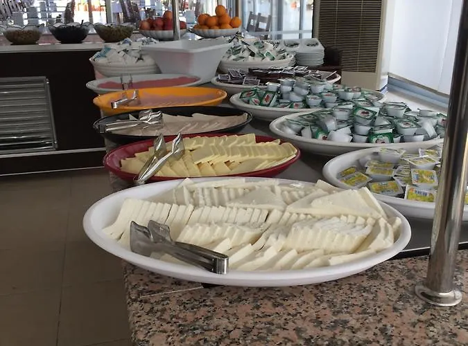 ناجي بيتش فندق غومْبيت