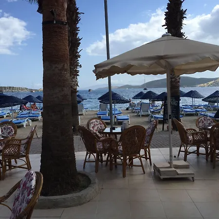 Nagi فندق غومْبيت