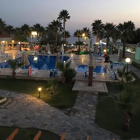 纳基海滩酒店