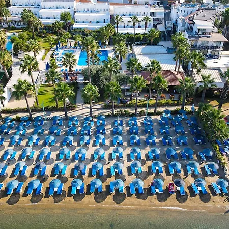 ナギ ビーチ ホテル