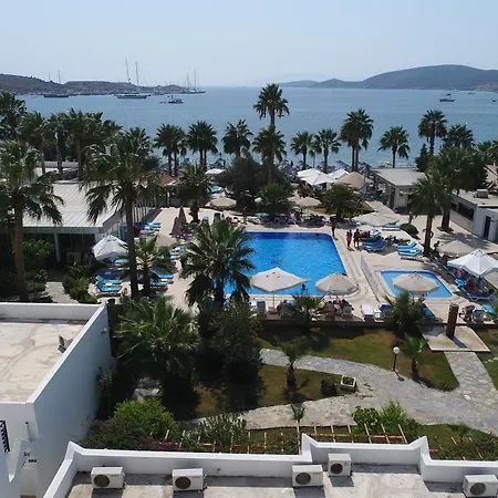 Nagi Hotel 3*