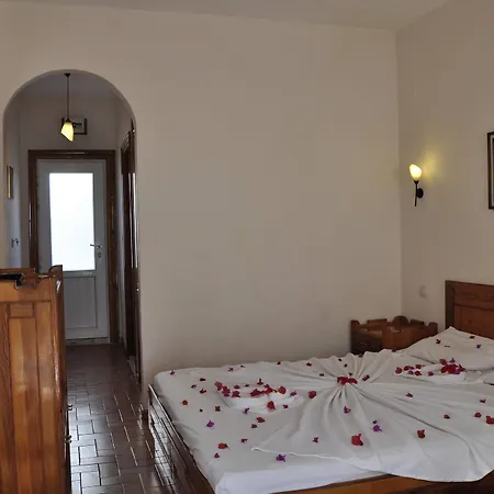 Nagi Hotel 3*