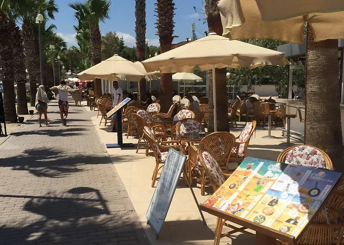 ナギ ビーチ グムベット