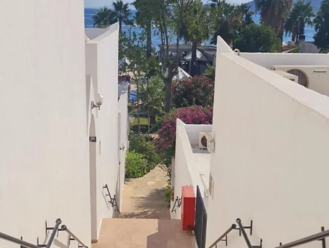 ナギ ビーチ ホテル