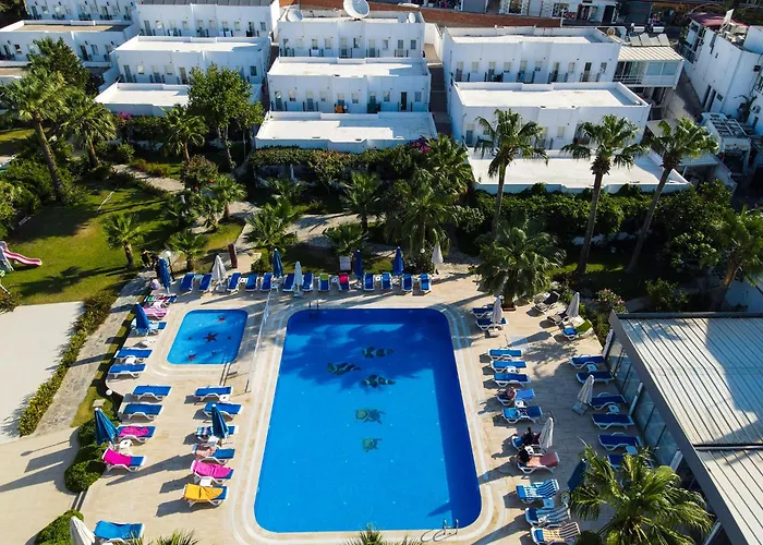 ホテル ナギ ビーチ グムベット