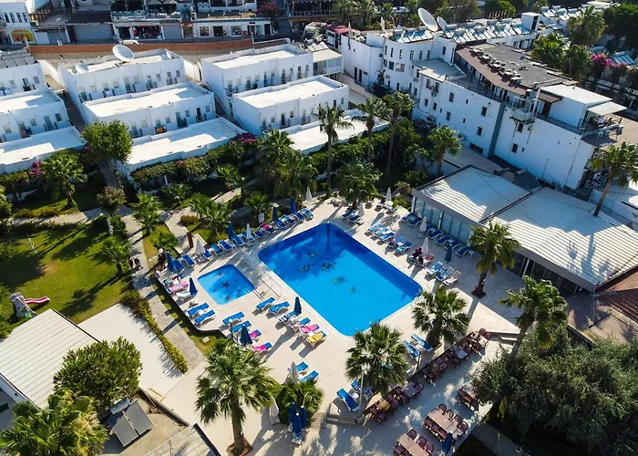 ナギ ビーチ グムベット