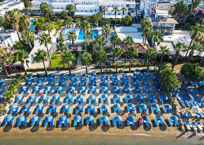 ナギ ビーチ ホテル