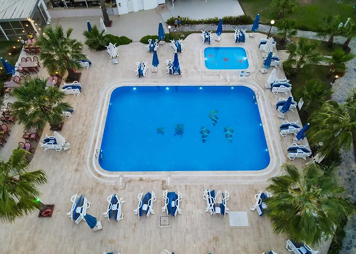 ホテル ナギ ビーチ グムベット