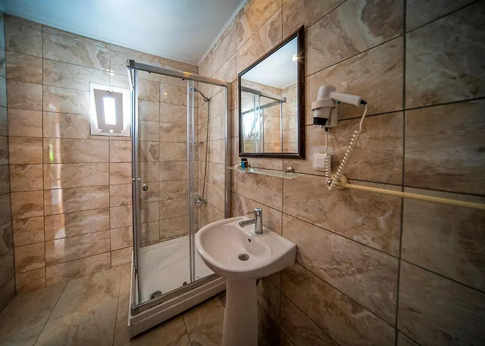 ナギ ビーチ ホテル 3*