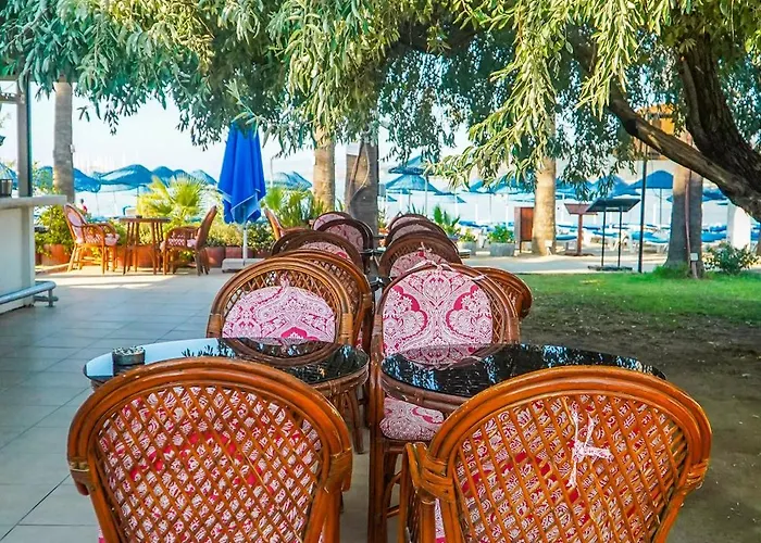 ナギ ビーチ ホテル