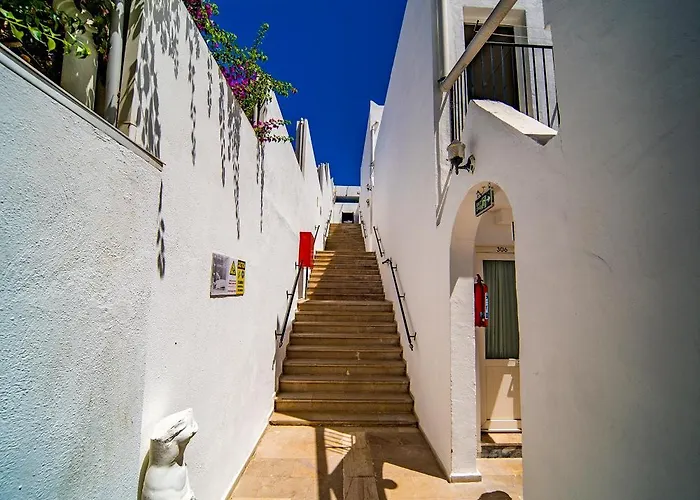 ナギ ビーチ ホテル