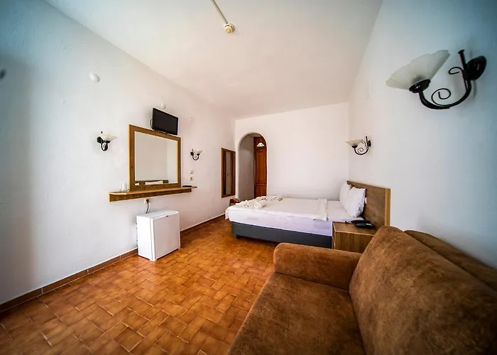 ホテル ナギ ビーチ グムベット